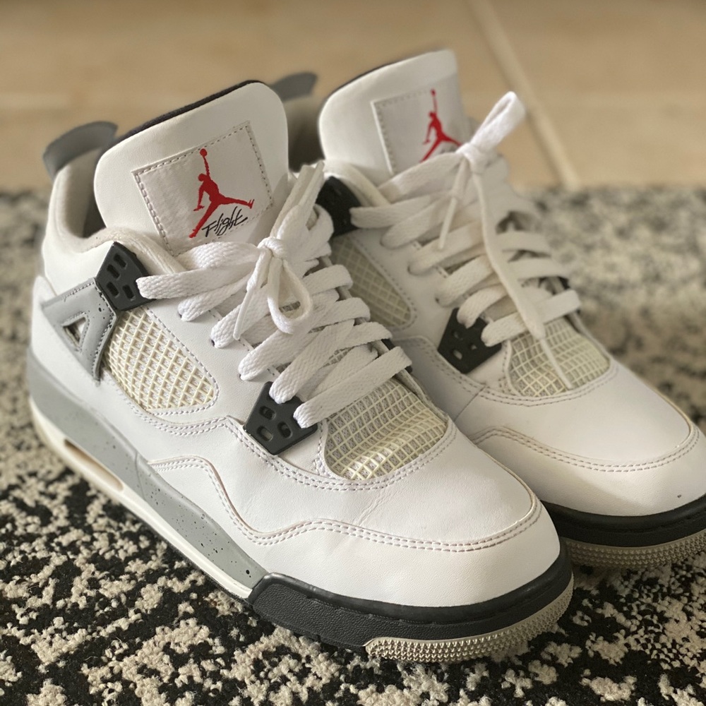 Jordan Cement 4’s size  (6.5 Y)